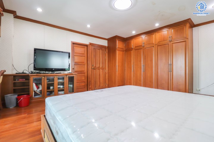 *****ทาวน์เฮ้าส์ 3 ชั้น มือสอง พร้อมอยู่ ม.ศุภารมย์ แจ้งวัฒนะ-ปากเกร็ด หลังมุม เนื้อที่ 31.4 ตร.ว. ฟังก์ชัน 3 ห้องนอน 3 ห้องน้ำ  2 ที่จอดรถพื้นที่ใช้สอย 200 ตร.ม. แถมฟรี เครื่องปรับอากาศ 4 เครื่อง, เครื่องทำน้ำอุ่น 3 เครื่อง และ เครื่องดูดควัน 1 เครื่อง บนทำเลดีที่สุด! เชื่อมต่อถนนหลายเส้น ใกล้เซ็นทรัลแจ้งวัฒนะ ทางด่วน "แจ้งวัฒนะ" และเมืองทองธานี